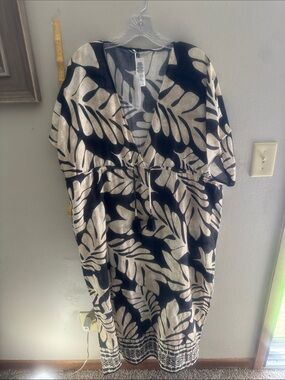 Black & Cream Leaf Print V-Neck Swim Coverup